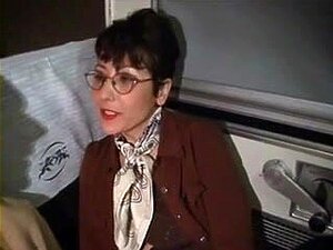MILF francesa madura se lo toma como la cougar traviesa que es. Peluda