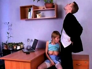Linda amateur con gran polla chupando y paja con las tetas