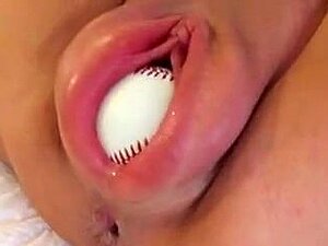Bola de béisbol dentro de la vagina (lol)