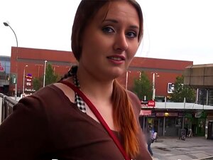 La amateur de grandes tetas Eurobabe Helen chupa y es follada por