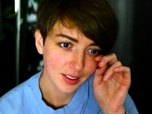 Acompaña a Ariana Marie en su más ardiente sesión en solitario.