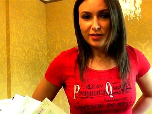 Peluquera con gran culo follando POV en público