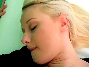 La verga del Doctor del Hospital Falso cura a las rubias sexys que se