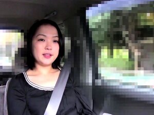 MILF amateur japonesa recogida en el parque