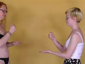 Biblioteca Nerd De Prueba Y Chicas Pueden Ser Traviesas