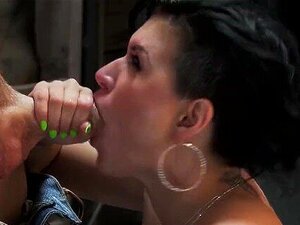 Brazzers - Eva es follada por el culo en un almacén