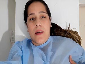 Mis dedos no bastan, mi coño quiere Sentir más, doctor ven tocame de