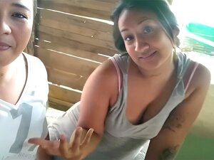 me encanta los retos y mi amiga me reto a entrar desnuda en el tanque