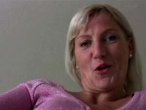 La madura MILF Michelle White mami que nos follará a todos. La madura