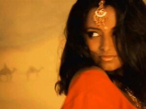 MILF erótica manejadora de serpientes de la India