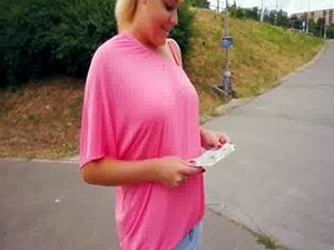 Enormes tetas de la eurobabe Paris Dulce coño follado por dinero