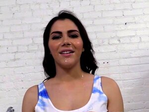 Valentina Nappi follando la verga negra del glory hole