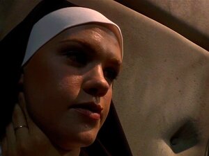 Monjas fetichistas insertan objeto. Monjas fetichistas insertan objeto