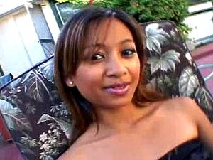 la encantadora kina kai se traga una gran carga en la cara