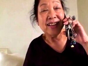 Abuela japonesa de 75 años