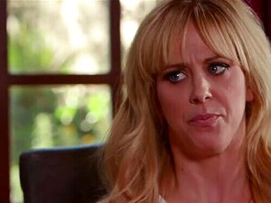 ¡La hijastra controla las bragas vibradoras de la madrastra en la