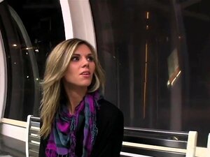 PublicAgent Esa chica es alta y esa chica es delgada, esta chica chupa