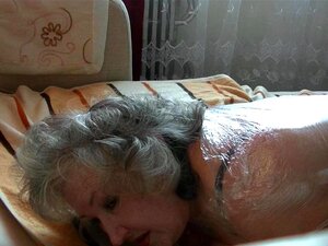 Madura envuelta y con cosquillas