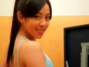 Chica asiática cameltoe Pura no desnuda. Cameltoo asiático Cutite