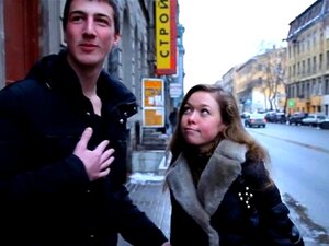 Orgasmos brillantes para la puta caliente. La puta caliente y cachonda