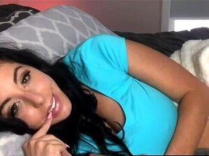 Déjate seducir por las sensuales curvas de Vickie Jay mientras te