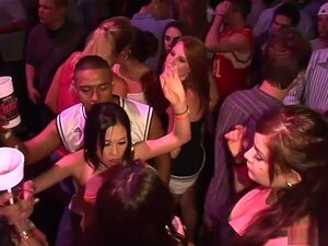 Increíble estrella porno en una película para adultos loca y con