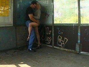 Sexo en el depósito del tren / en la furgoneta