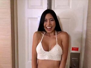 MILF asiática con un cuerpo perfecto en el casting. La milf asiática