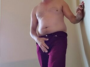 ¡Quítate esos Viejos Jeans Rojos Raídos y Llenos de Semen!