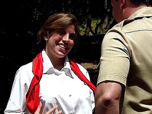 Una traviesa linda se la follan en el bosque