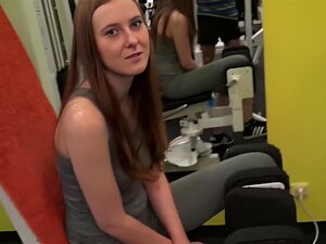 HUNT4K. Conejita ingenua del gimnasio se folla al tipo