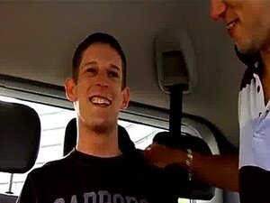 El pollón gay Danny vende su culo y se lo follan
