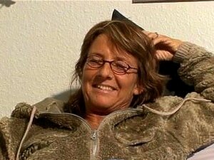 Abuela con grandes tetas sola