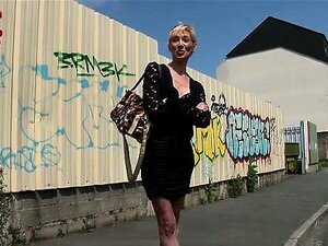 Marie-Helene engaña a su marido con dos tipos