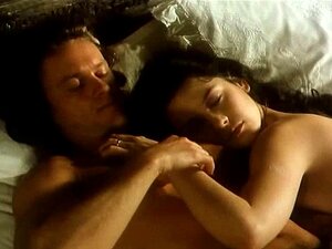 Descubre el encanto irresistible de Catherine Zeta Jones, una belleza