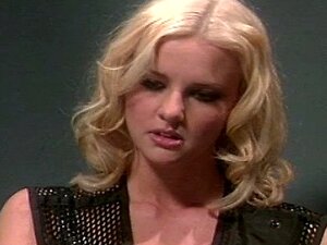 La rubia tetona Hannah se traga una gran polla blanca
