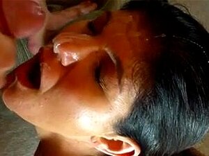 MILF caliente recibe una buena corrida en la cara