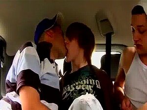 Increíble escena gay: el delgado twink Jonny se folla