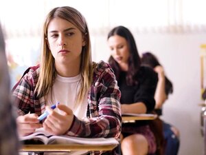 GIRLSWAY Kristen Scott se come el coño de su mejor amiga por consejo