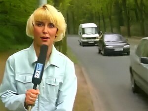 Disfruta viendo a una pelirroja seductora dejándose llevar por la