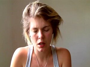 Ella me hace correrme. Joder es una mujer sexy