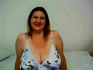 No te pierdas a esta chica BBW haciendo su debut en el porno, ¡a