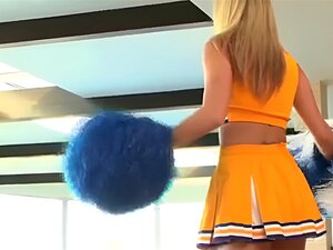 Kiara Diane animadora recibe un creampie