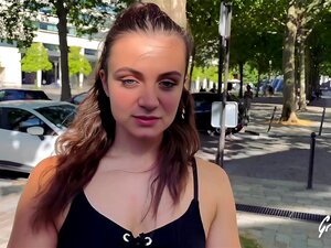 Lauren, una prometedor deportista, se revela en un trío