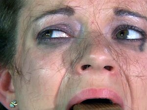 Sumisa de BDSM azotada y azotada. Sumisa en BDSM, azotada y flagelada,