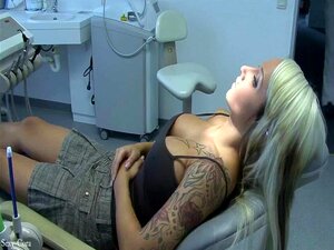 Hawt cora follada por su dentista