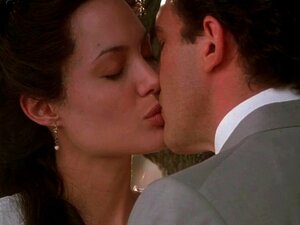 Descubre el atractivo seductor de Angelina Jolie y Antonio Banderas en