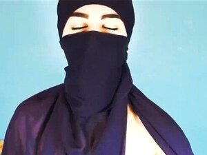 Gitana cachonda en una webcam mostrando su manía
