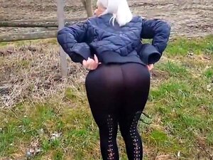 Rubia alemana cachonda con tetas increíbles y un clítoris grueso