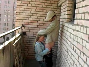 Chupa en el balcón. (Olga Shkabarnya)